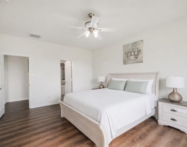 18607 Shavano Court - Photo Thumbnail 16