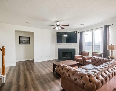 18607 Shavano Court - Photo Thumbnail 4