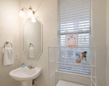 18607 Shavano Court - Photo Thumbnail 33