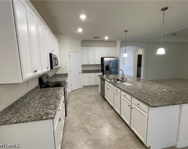 9353 Glenforest Drive - Photo Thumbnail 6