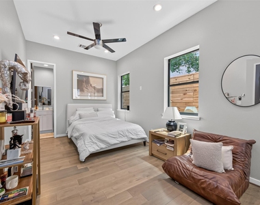 607 Memorial Heights Drive - Photo Thumbnail 12