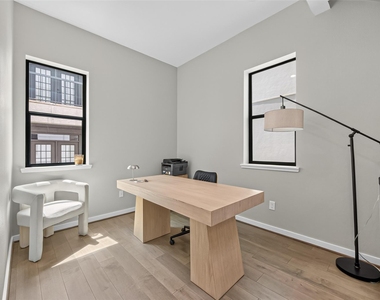 607 Memorial Heights Drive - Photo Thumbnail 13