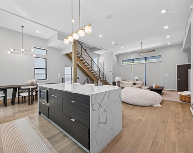 607 Memorial Heights Drive - Photo Thumbnail 7
