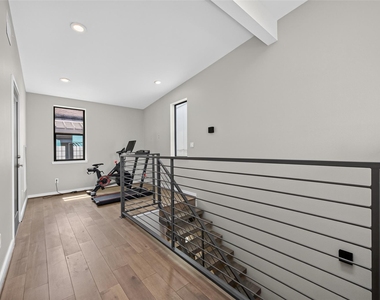 607 Memorial Heights Drive - Photo Thumbnail 26