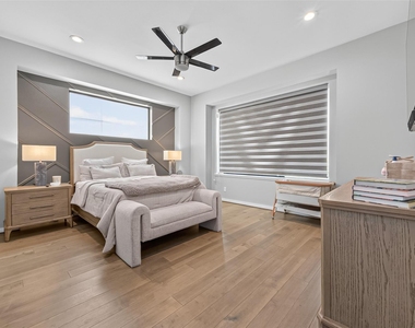 607 Memorial Heights Drive - Photo Thumbnail 18