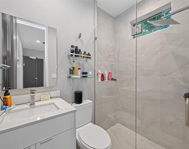 607 Memorial Heights Drive - Photo Thumbnail 11
