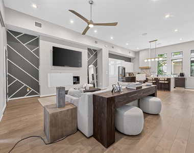 607 Memorial Heights Drive - Photo Thumbnail 8