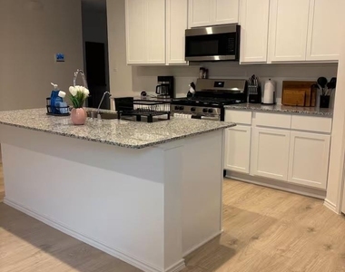 4915 Oakwood Drive - Photo Thumbnail 3