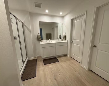 4915 Oakwood Drive - Photo Thumbnail 6