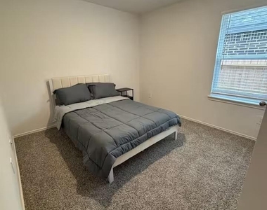 4915 Oakwood Drive - Photo Thumbnail 10