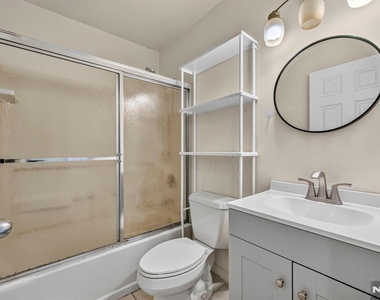 224b Washington - Photo Thumbnail 10