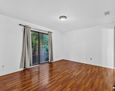 224b Washington - Photo Thumbnail 14