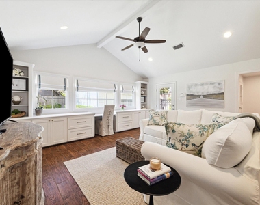 737 Country Lane - Photo Thumbnail 7