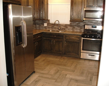 1134 Hahlo Street - Photo Thumbnail 2