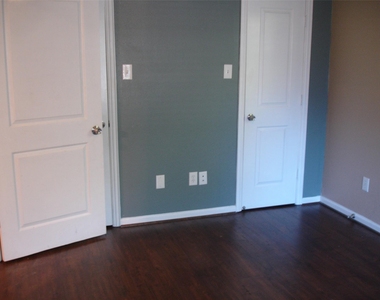1134 Hahlo Street - Photo Thumbnail 17
