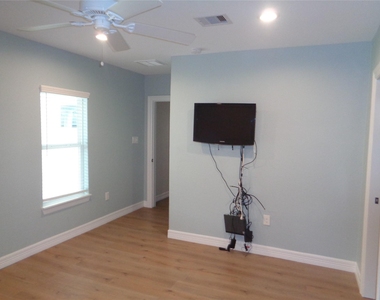 2035 Sherwood Forest Street - Photo Thumbnail 15