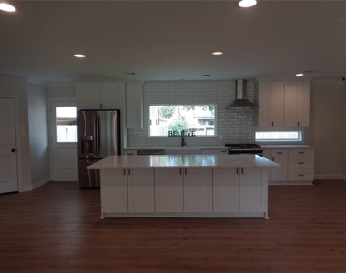 2035 Sherwood Forest Street - Photo Thumbnail 5