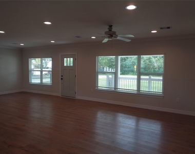 2035 Sherwood Forest Street - Photo Thumbnail 6