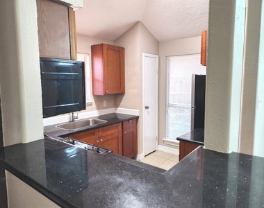 6705 Dinner Creek Court - Photo Thumbnail 5
