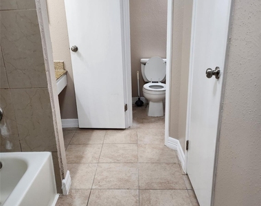 6705 Dinner Creek Court - Photo Thumbnail 11