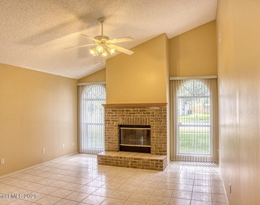 805 Crossbow Drive - Photo Thumbnail 7