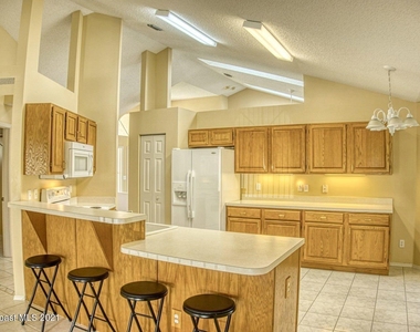 805 Crossbow Drive - Photo Thumbnail 6