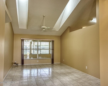 805 Crossbow Drive - Photo Thumbnail 4