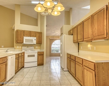 805 Crossbow Drive - Photo Thumbnail 5