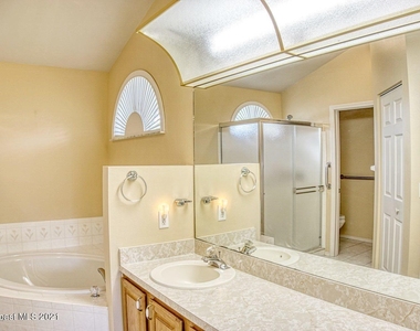 805 Crossbow Drive - Photo Thumbnail 10