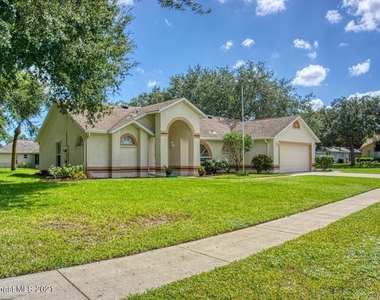 805 Crossbow Drive - Photo Thumbnail 1
