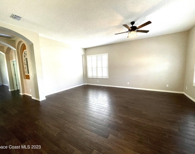 1600 Tailfeather Court - Photo Thumbnail 3