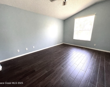 1600 Tailfeather Court - Photo Thumbnail 11
