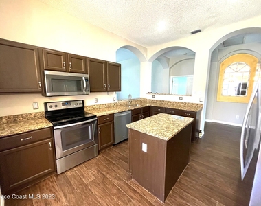 1600 Tailfeather Court - Photo Thumbnail 7