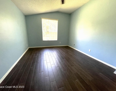 1600 Tailfeather Court - Photo Thumbnail 12