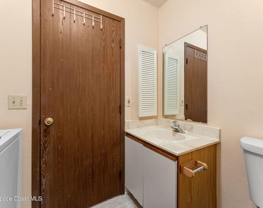 7814 Shadowood Drive - Photo Thumbnail 14