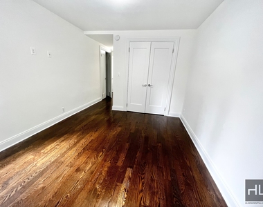 East 56 Street - Photo Thumbnail 4