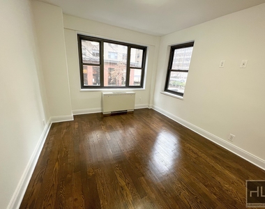 East 56 Street - Photo Thumbnail 2