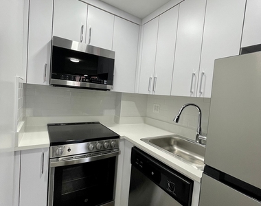 E 16 St - Photo Thumbnail 2