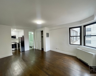 E 16 St - Photo Thumbnail 1