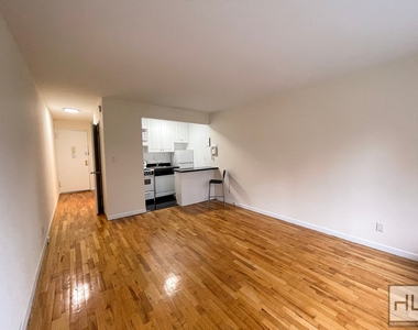 York Avenue - Photo Thumbnail 1