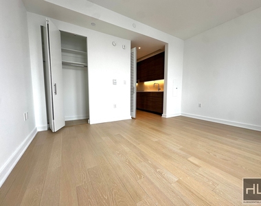 West 38th Street - Photo Thumbnail 1