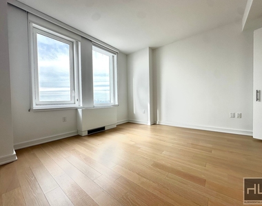 West 38th Street - Photo Thumbnail 2