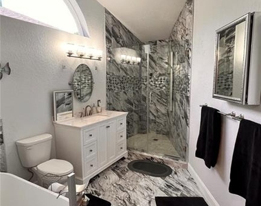 5556 Legend Hills Lane - Photo Thumbnail 11