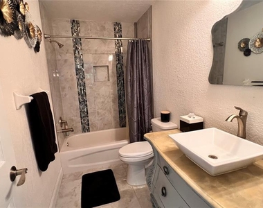 5556 Legend Hills Lane - Photo Thumbnail 16