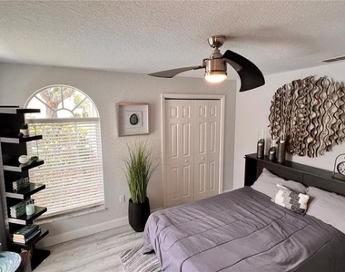 5556 Legend Hills Lane - Photo Thumbnail 17