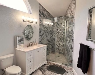 5556 Legend Hills Lane - Photo Thumbnail 14