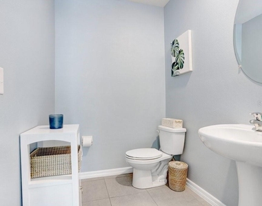 3044 Suncoast Plains Drive - Photo Thumbnail 15