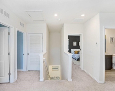 3044 Suncoast Plains Drive - Photo Thumbnail 18