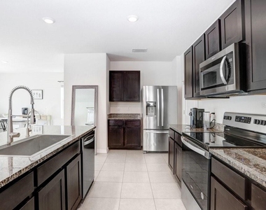 3044 Suncoast Plains Drive - Photo Thumbnail 9