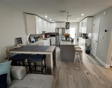 2369 19th Avenue Sw - Photo Thumbnail 5